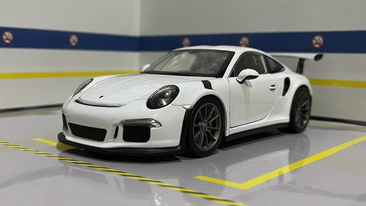 Porsche 911 GT3 RS (992), 1:24 Scale Diecast Model Car