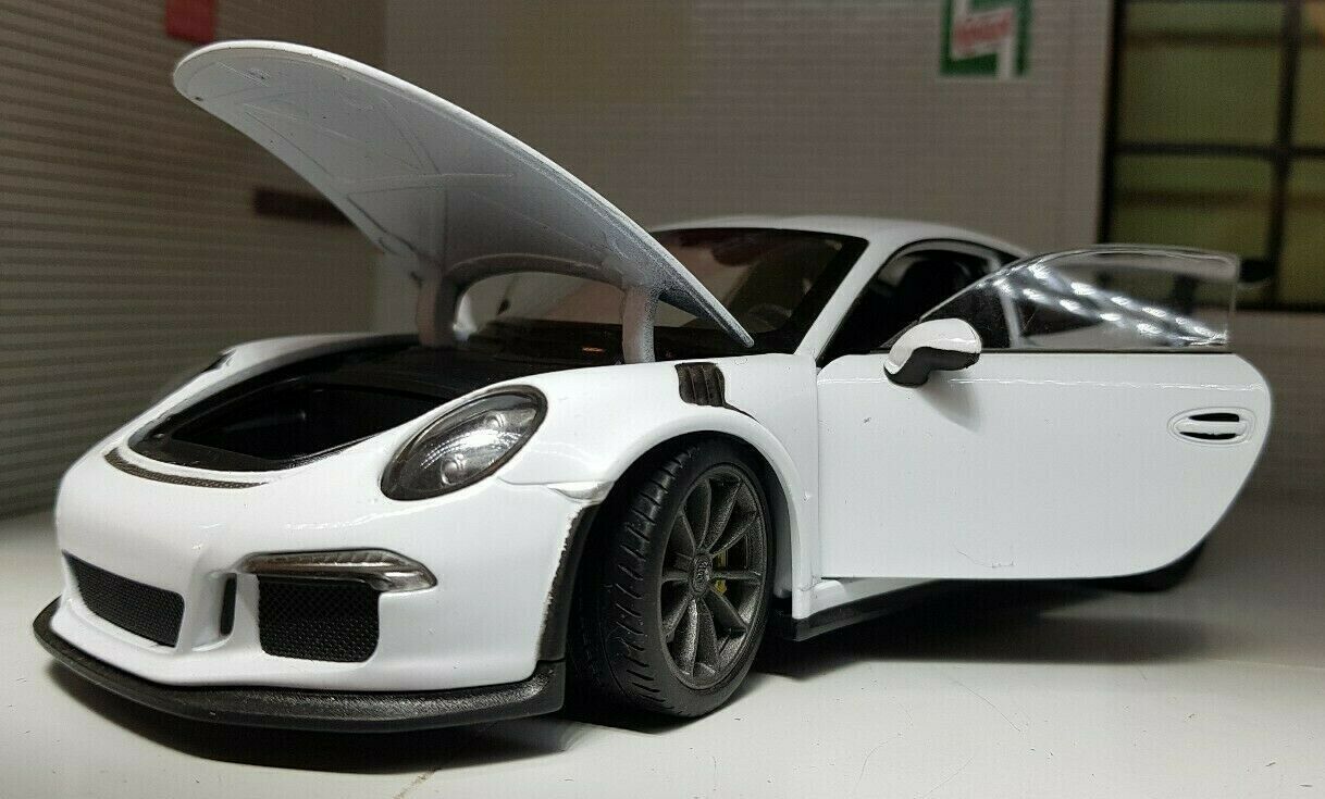 Porsche 911 GT3 RS (992), 1:24 Scale Diecast Model Car